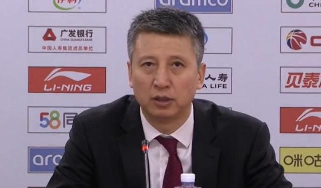 受被绑在机械上灌满调教视频